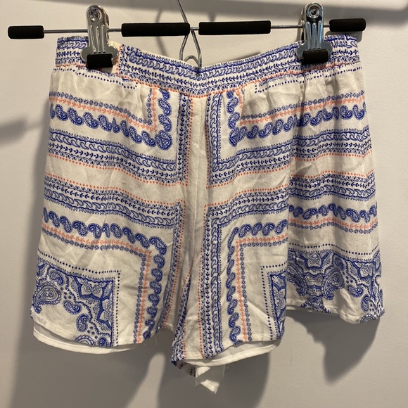 Lovers and Friends high waisted shorts. - Picture 3 of 3